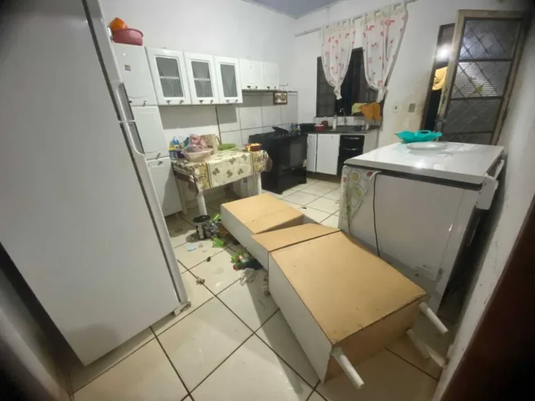 Idosa com braço enfaixado após ser agredida pelo filho em Maracaju