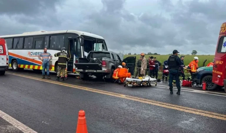 Idoso morre em acidente entre caminhonete e ônibus na MS-040
