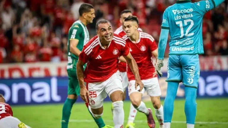 Alan Patrick do Internacional comemora gol contra a Chapecoense no Brasileirão