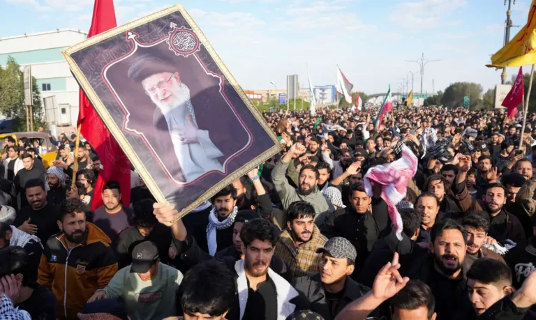Morte de Khamenei é confirmada e Irã forma conselho interino com aiatolá Arafi