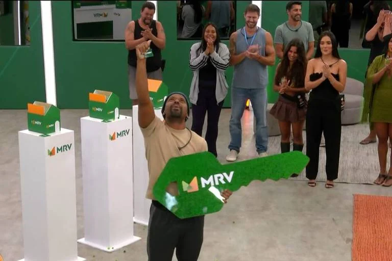 Leandro Boneco vence prova de sorte e ganha apartamento no BBB 26