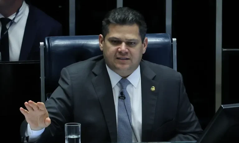 Alcolumbre mantém votação da CPMI que quebrou sigilo de Lulinha
