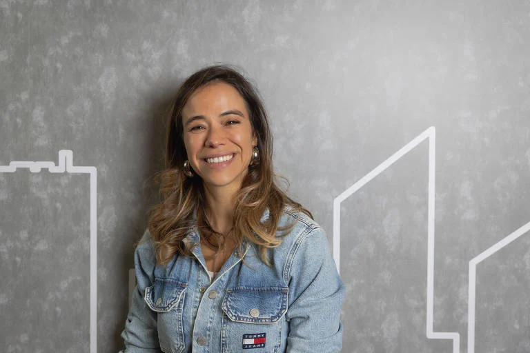 Atriz Miá Mello fica retida no Qatar e é substituída em peça teatral