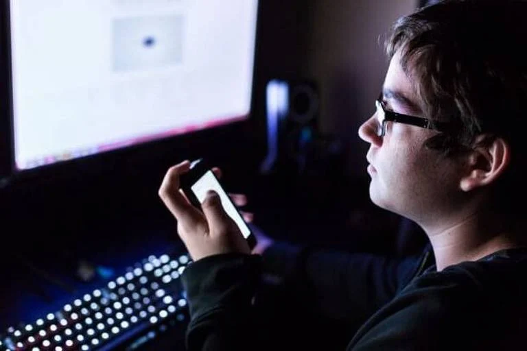 ECA Digital exige aval da justiça para lucro com crianças na internet