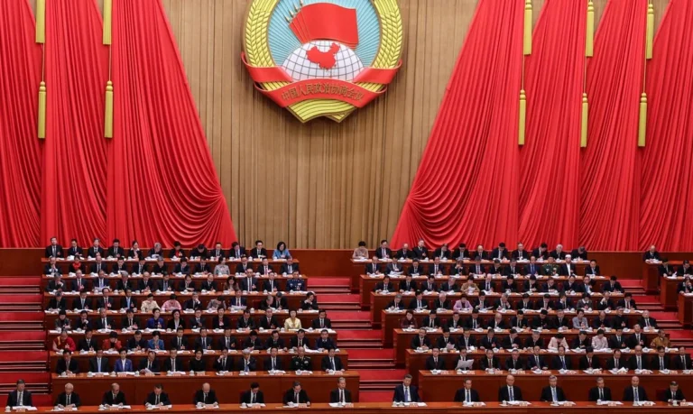 Governo chinês fixa meta de crescimento econômico entre 4,5% e 5% neste ano