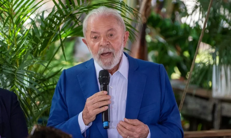 Lula anuncia ações e diz que combate ao feminicídio é prioridade do governo