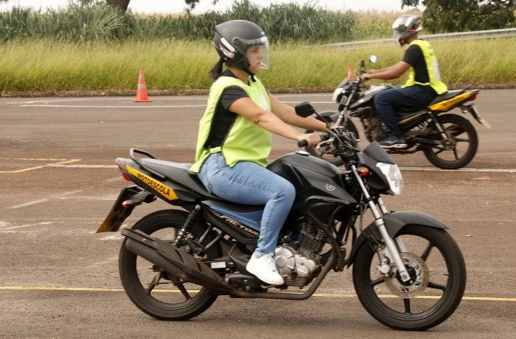Detran-MS anuncia pilotagem segura para mulheres no Mês da Mulher