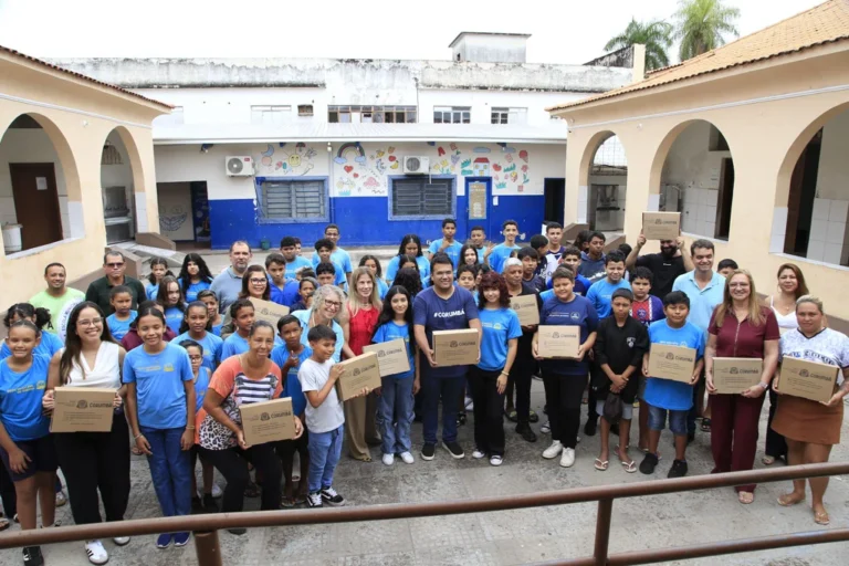 Kits escolares garantem apoio pedagógico e valorizam identidade de Corumbá