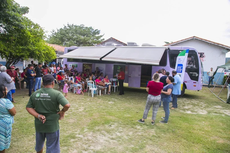 Ônibus Lilás leva atendimento e orientações a comunidades rurais de Corumbá