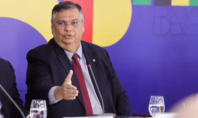 Moraes autoriza PF a fazer busca contra blogueiro por perseguição a Flávio Dino
