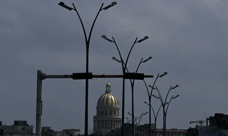Cuba registra três meses sem chegada de combustível devido a bloqueio dos EUA