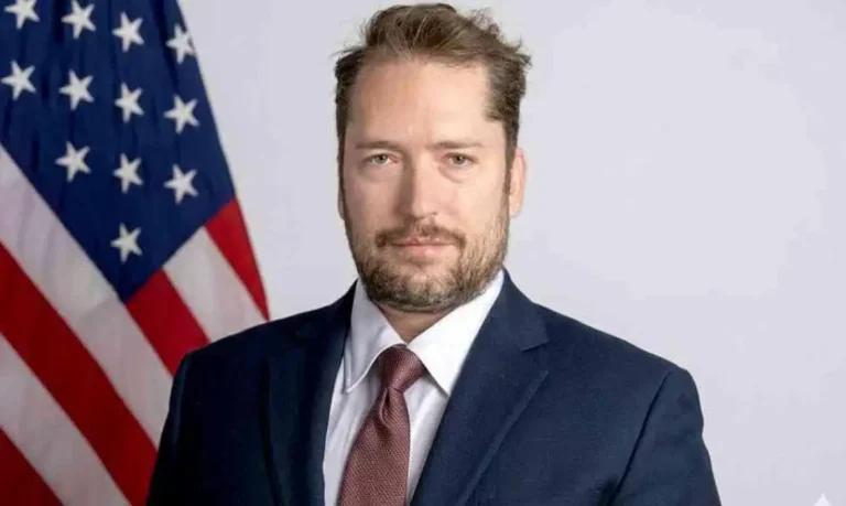 Itamaraty revoga visto de assessor de Trump e barra visita prevista ao Brasil