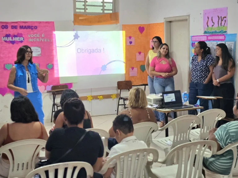 CRAS Itinerante reforça combate à violência contra a mulher em reunião mensal