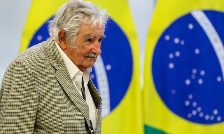 Mujica é homenageado com título de Doutor Honoris Causa pela UFABC