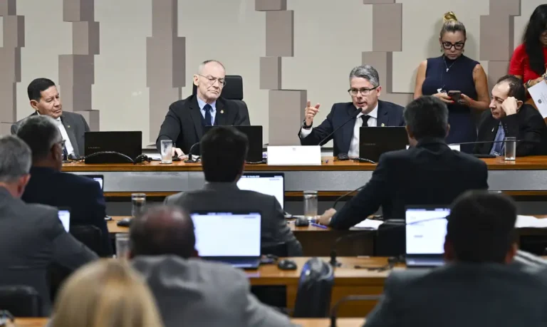 CPI do Crime aprova pedido para identificar beneficiários do Master