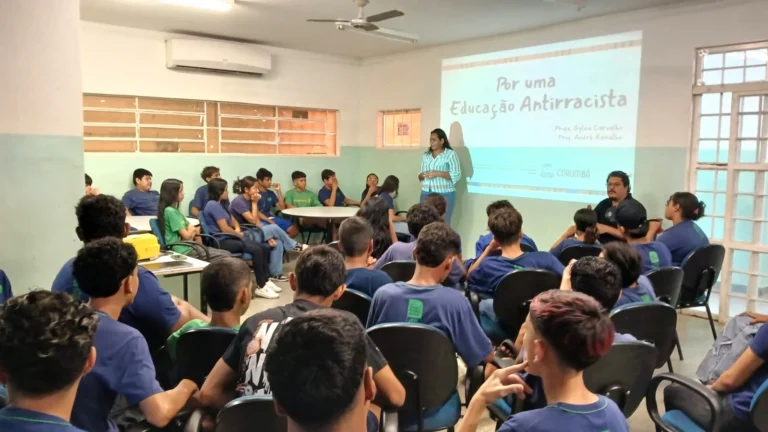 Escola Carlos de Castro Brasil realiza letramento racial com estudantes