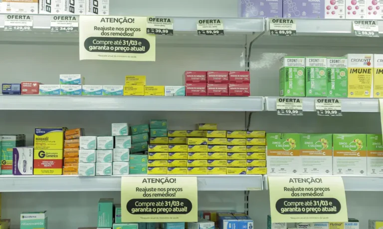 Supermercados agora podem vender medicamentos com farmácias internas, diz lei