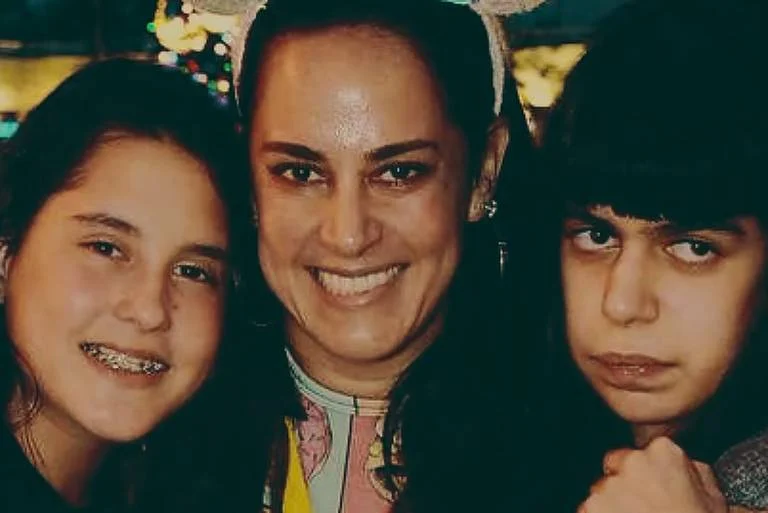 Silvia Abravanel detalha diagnóstico raro da filha primogênita e tratamento atual