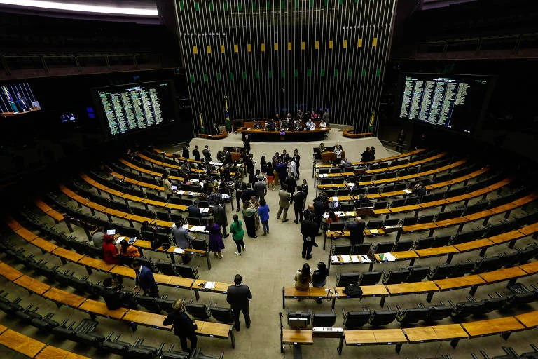 Câmara aprova exigência de certidão contra fraudes na venda de veículos