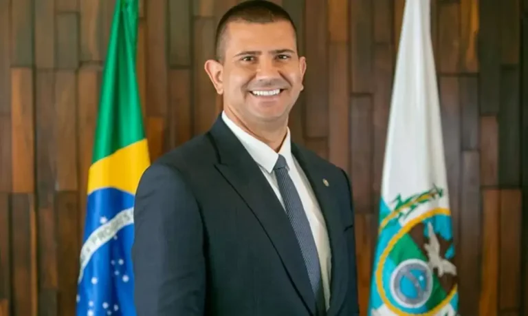 Douglas Ruas é eleito presidente da Alerj e assume governo do Rio
