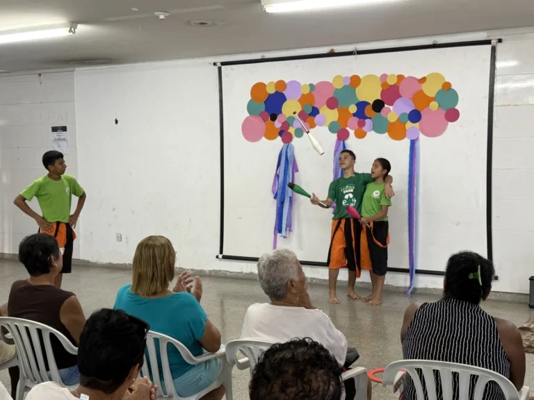 CRIPAM realiza apresentação circense para idosos do CRAS 1