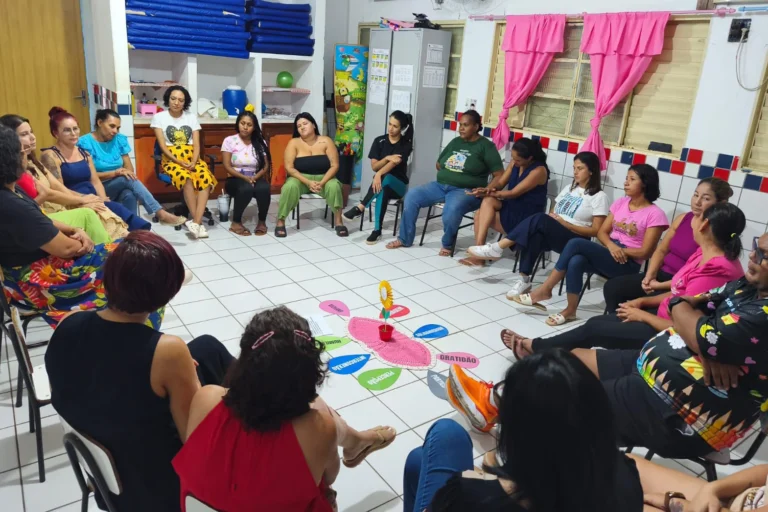 Círculos restaurativos fortalecem autoestima de mulheres na rede municipal