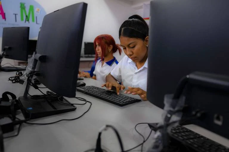Áustria proíbe acesso de menores de 14 anos às redes sociais