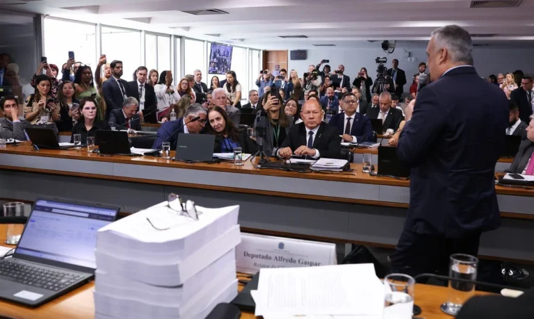 CPMI do INSS pede indiciamento de 216 pessoas por esquema de descontos