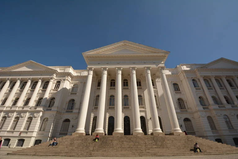 Universidades públicas eliminam segunda fase de vestibulares por baixo impacto na aprovação