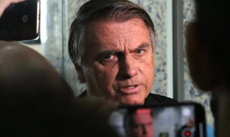 Defesa afirma que Bolsonaro não tinha conhecimento sobre vídeo de Eduardo