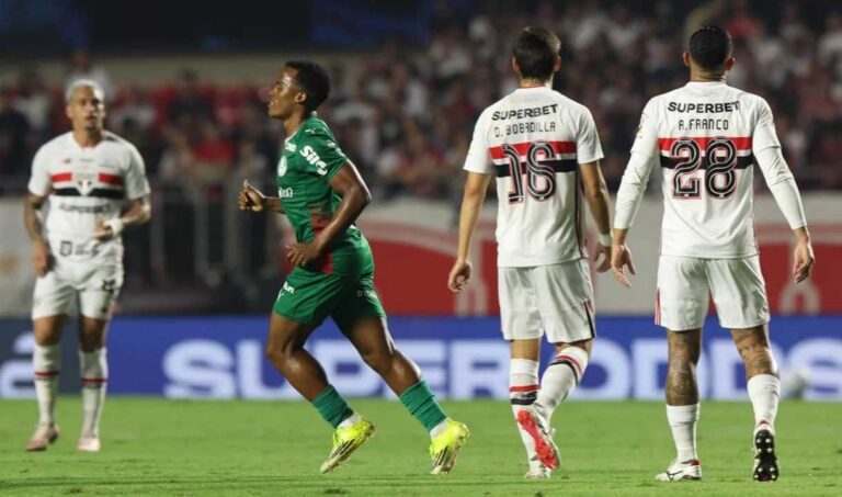 Palmeiras vence o São Paulo no Morumbis e se isola na liderança do Brasileirão