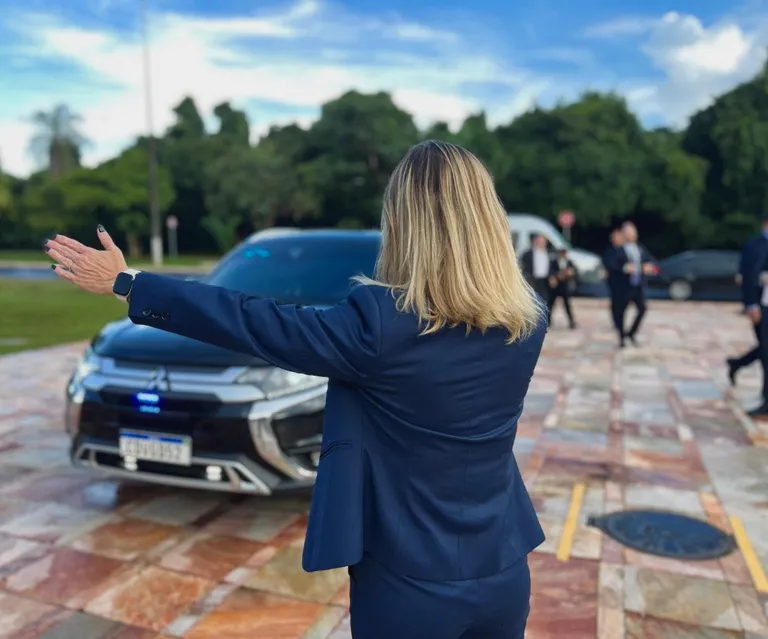 Agentes da Polícia Federal garantindo a segurança de um evento internacional em Campo Grande.