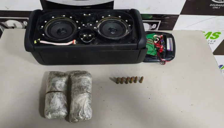 Policial penal detido com pacotes de maconha e munições.