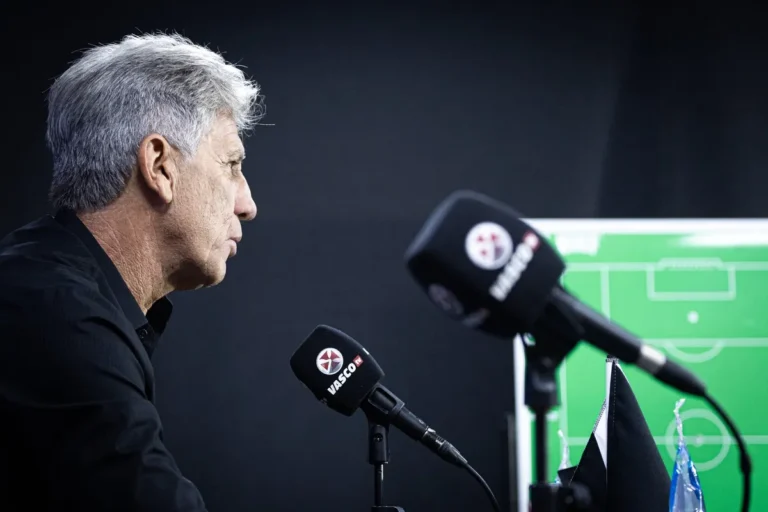 Renato Gaúcho em reunião com diretores do Vasco