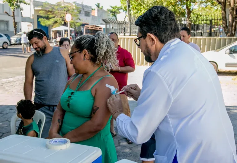 Corumbá promove vacinação contra a Influenza na feira livre neste domingo