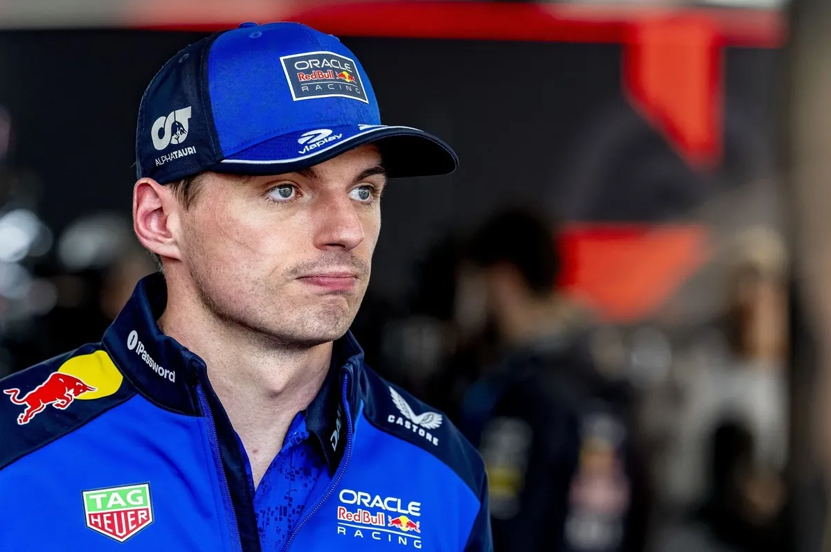 Max Verstappen exigindo a saída de um repórter antes de uma coletiva de imprensa no GP do Japão de Fórmula 1.