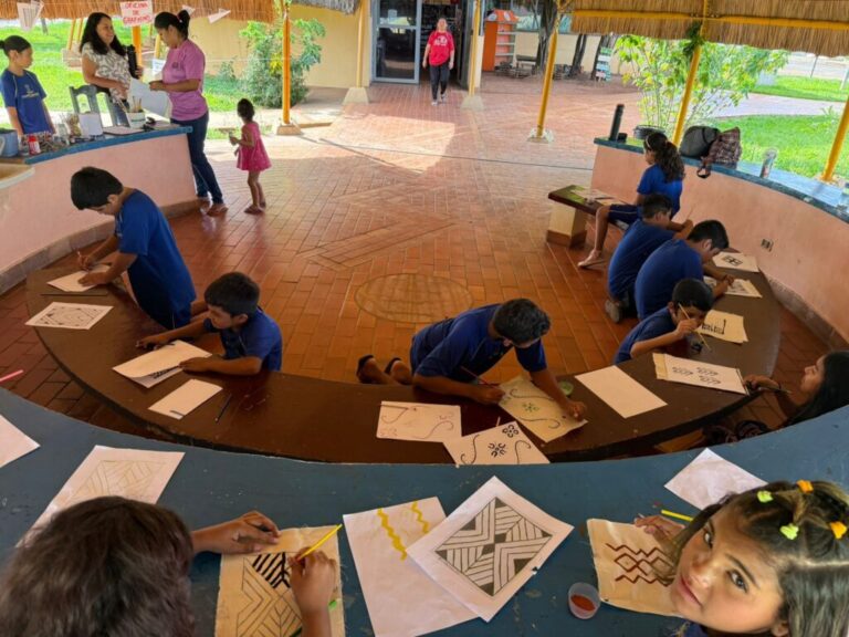 Alunos da Reme participam de oficina de iconografia indígena