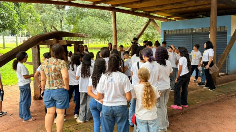 Alunos visitam o Museu José Antônio Pereira em atividade educativa