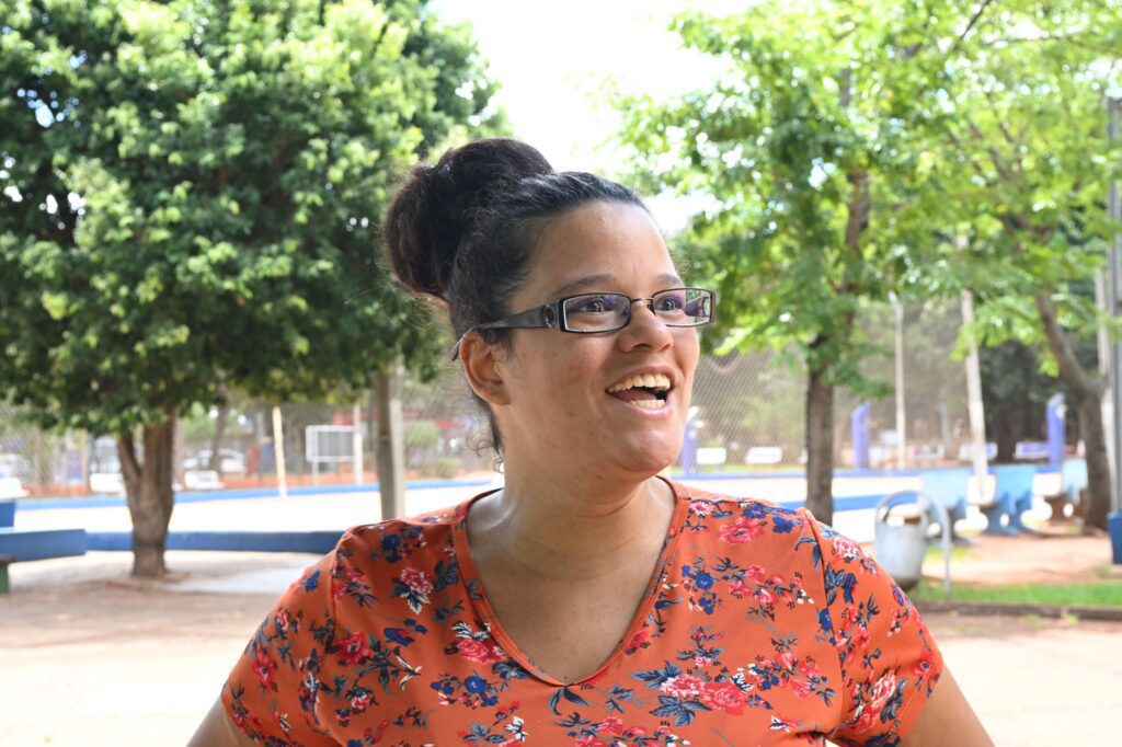 Com feriado prolongado, praças e parques viram refúgio para famílias