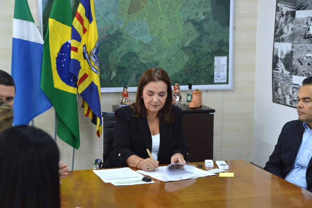 PrefCG firma convênio com maternidade para atender mães atípicas