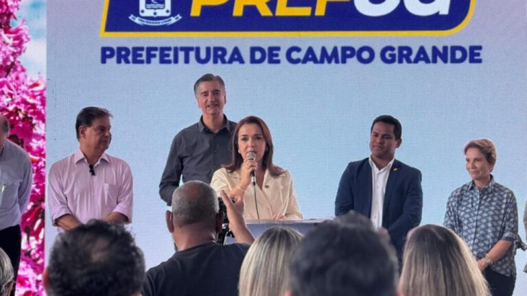 Prefeita assina com a bancada federal mais R$ 100 milhões para asfalto