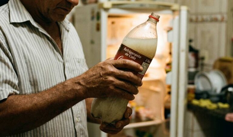 Mulher é presa suspeita de envenenar refrigerante do companheiro