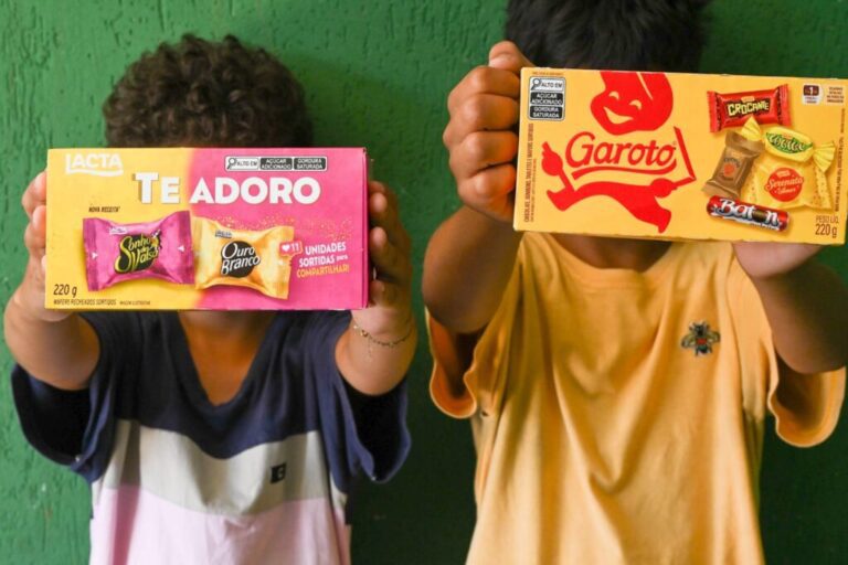 Unidade de acolhimento recebem chocolates em ação da Aeronáutica