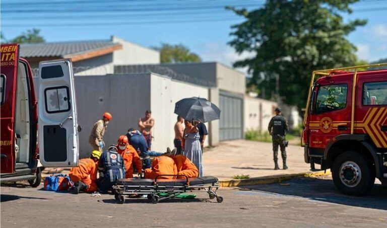 Colisão entre carro e moto deixa duas pessoas feridas