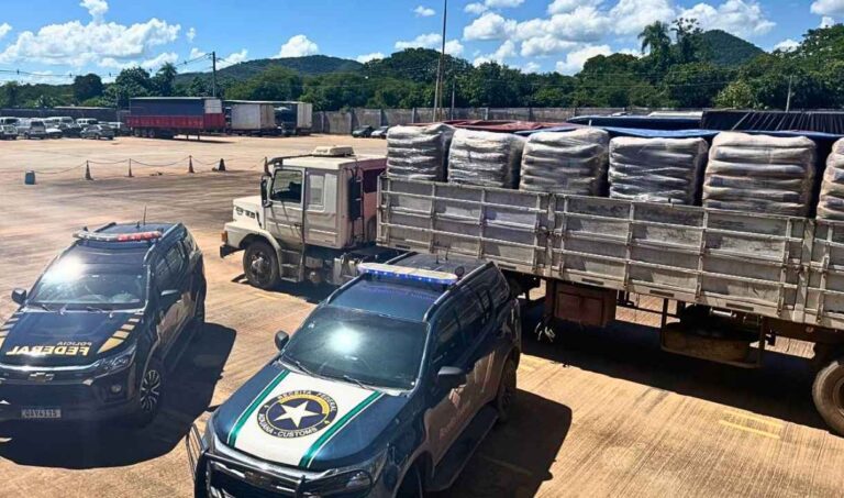 Receita Federal e Polícia Federal apreendem 27 toneladas de insumo usado no refino de  cocaína