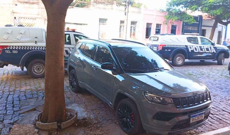 Polícia Militar encontra Jeep roubado do Rio de Janeiro em Corumbá