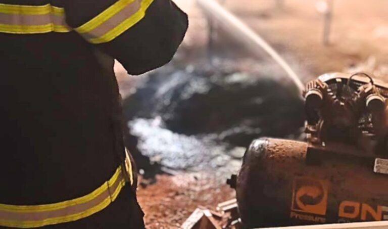 Bombeiros controlam princípio de incêndio em marcenaria na Rua Ladário