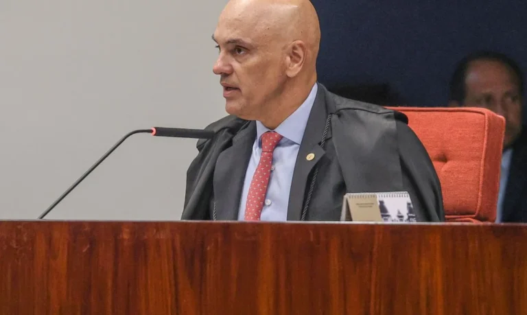 Alexandre de Moraes nega ter viajado em jatos ligados a Daniel Vorcaro