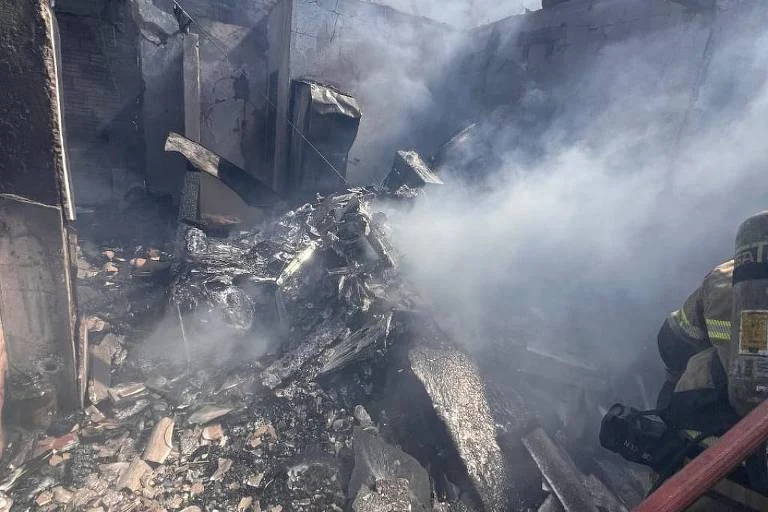 Queda de avião de pequeno porte sobre restaurante deixa três mortos no litoral gaúcho