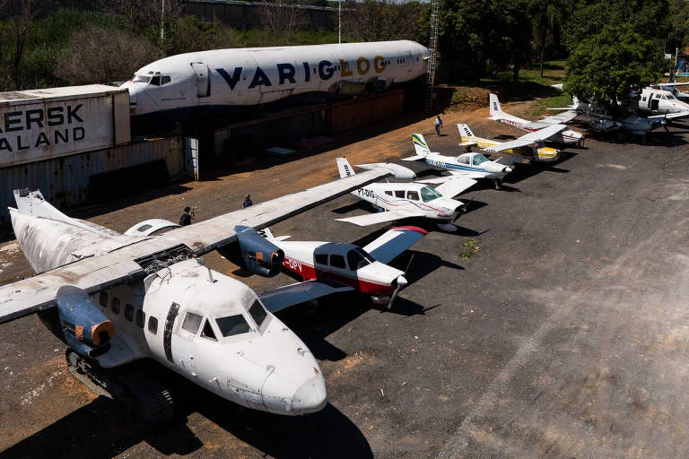 Ferro-velho em Campinas transforma sucatas de aviões em museu aéreo